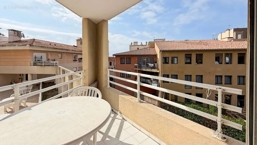 Rõdu - 2-Bedroom Apartment with Pool in Golfe-Juan