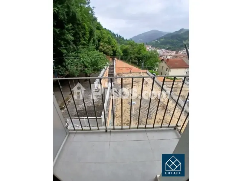 Balcon - Ample 3-Bedroom Flat with Balcony in Eibar