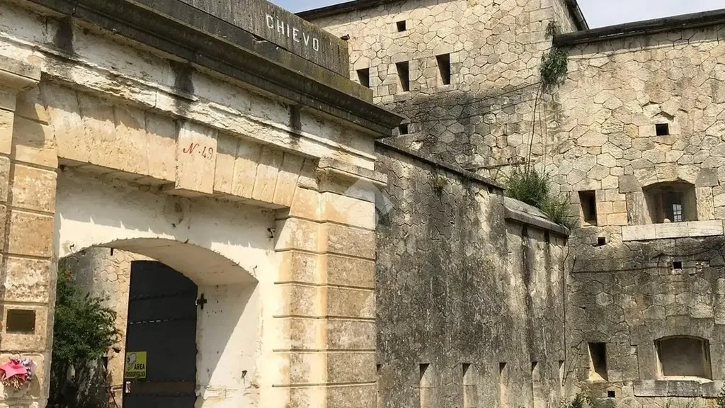 Garden - Modern Bilocale with Terrace in Chievo, Verona