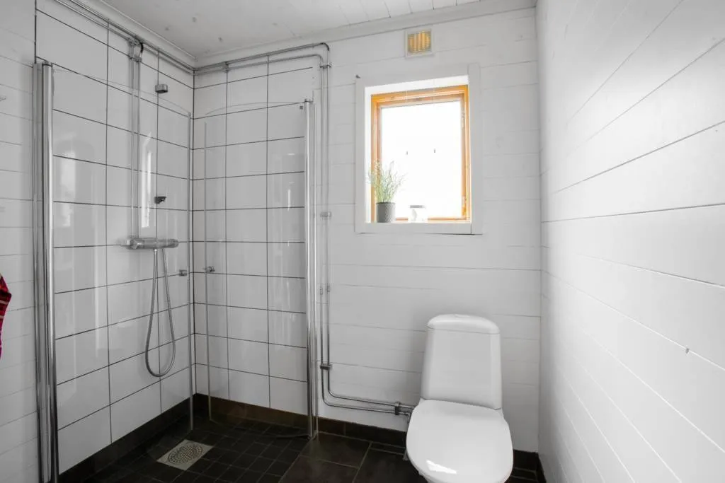 Salles de bain - Cottage with Garden near Umeå