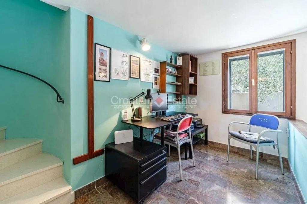 Office - Family House with Pool near Postira