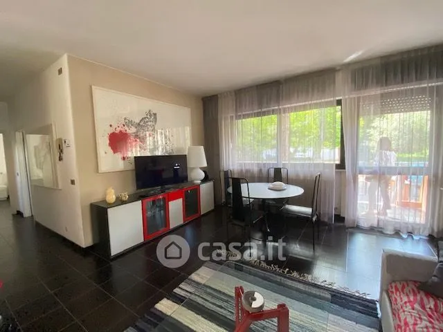 Soggiorno - Appartamento con balcone e giardino privato a Riccione