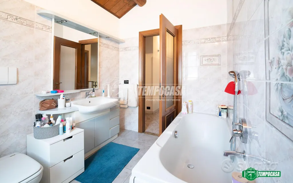 Vannitoad - Independent House in Courtyard Setting, Nova Milanese