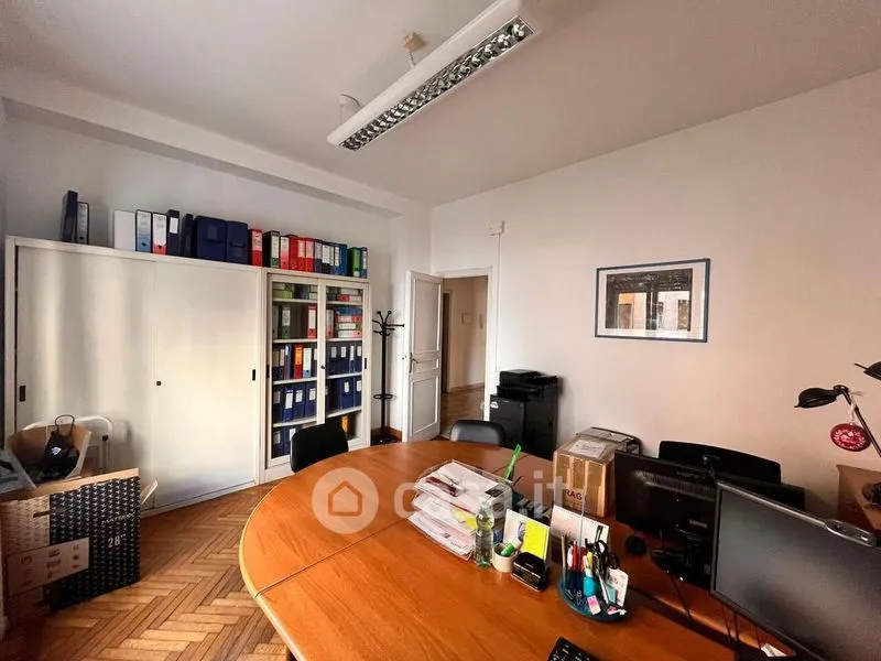 Bureau - Versatile Apartment in Via Torlonia, Rome