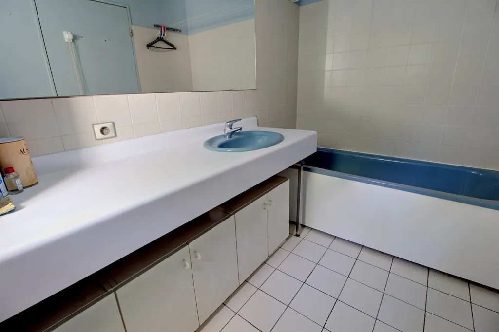 Vannitoad - 5-Piece Apartment with Balcony in Cergy