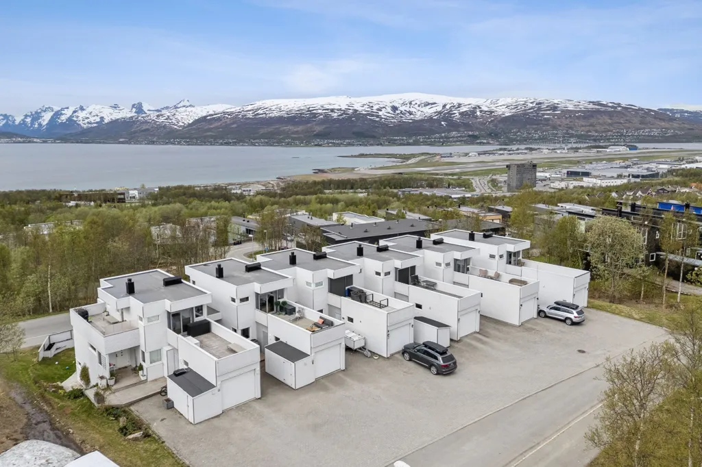 Õhuvaade - Modern Terraced House with Garage in Tromsø