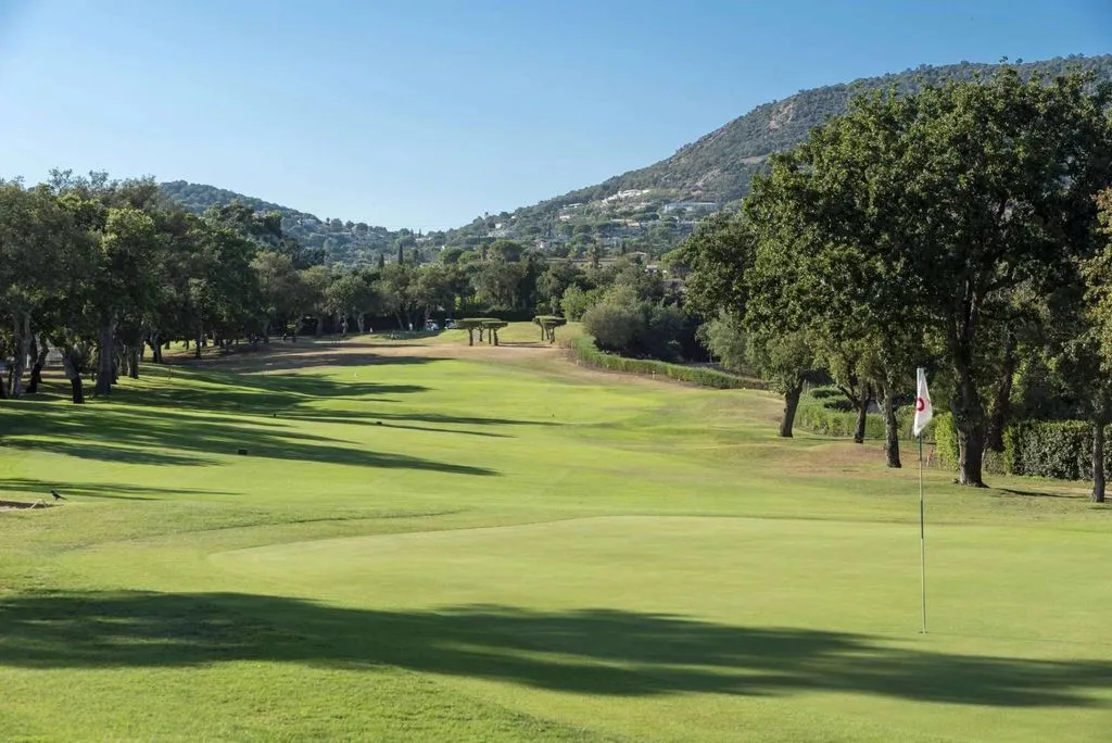 Aed - Luxury Apartment with Garden in Grimaud