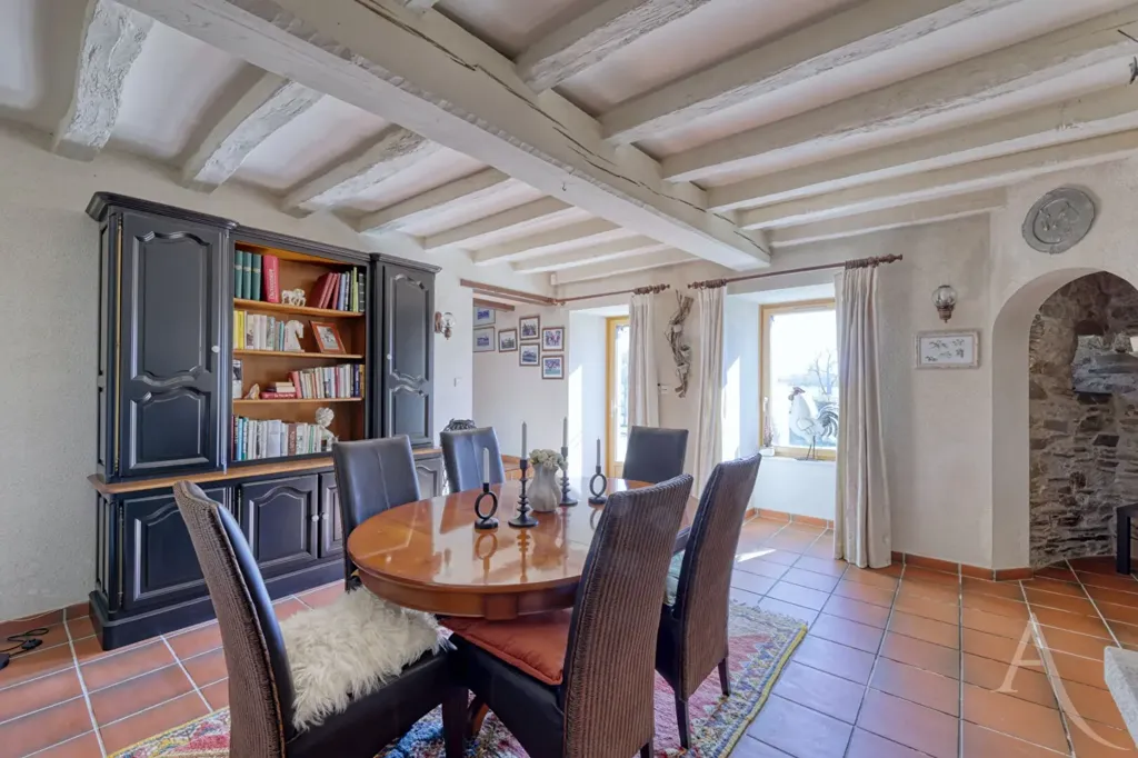 Söögituba - Rustic Stone Farmhouse with Paddock in Montaigu-Vendée