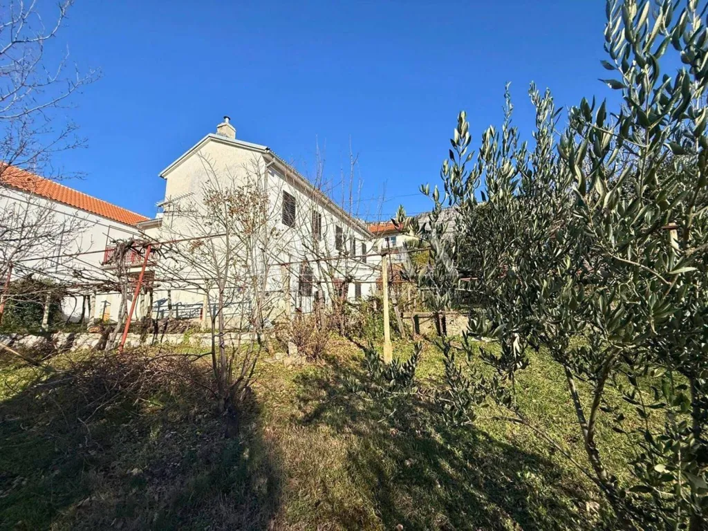 Giardino - Historic House with Garden in Bribir