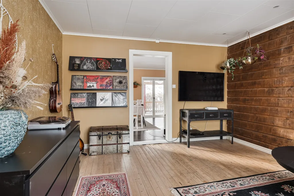 Living Room - Charming Older House with Garden in Ramvik