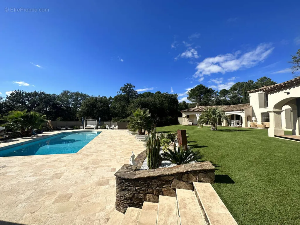 Piscine - Villa Rénovée avec Piscine au Muy