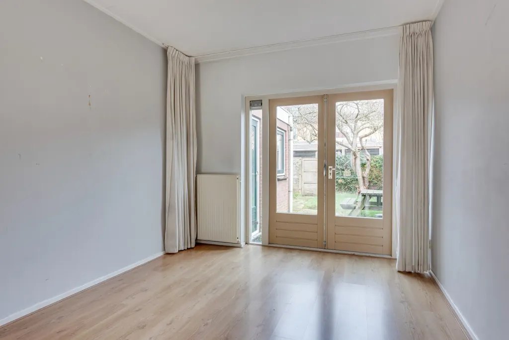 Magamistoad - Spacious Renovated Semi-Detached House in Heiloo