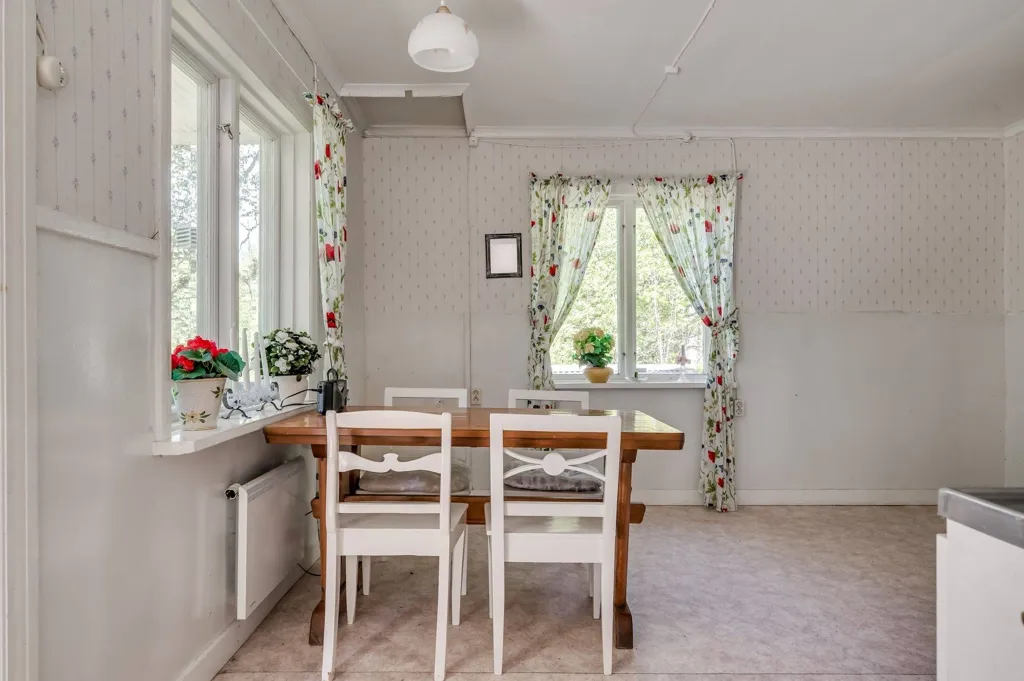 Charming Farm with Water Access in Brunskog