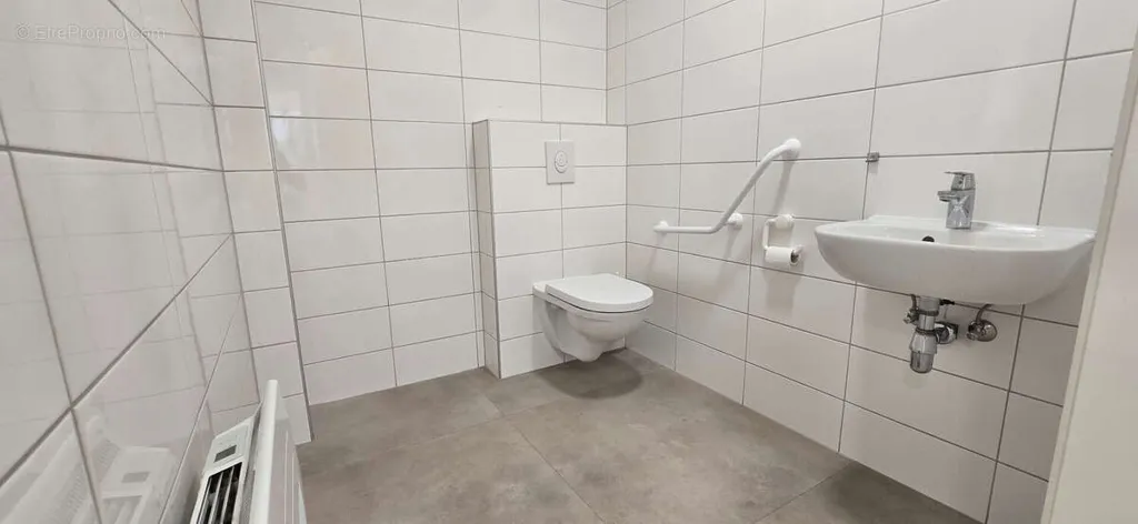 Salles de bain - Bâtiment Professionnel Rénové à Fréland