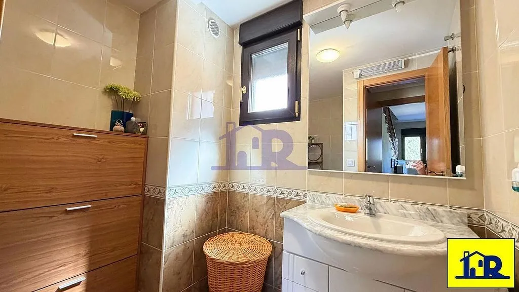 Bathrooms - Duplex with University Proximity in San Antón, Cuenca