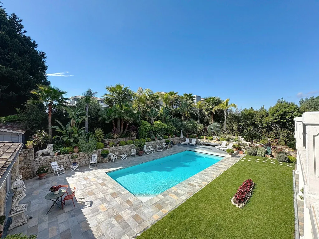 Vue aérienne - Villa Récemment Construite avec Piscine à Mougins