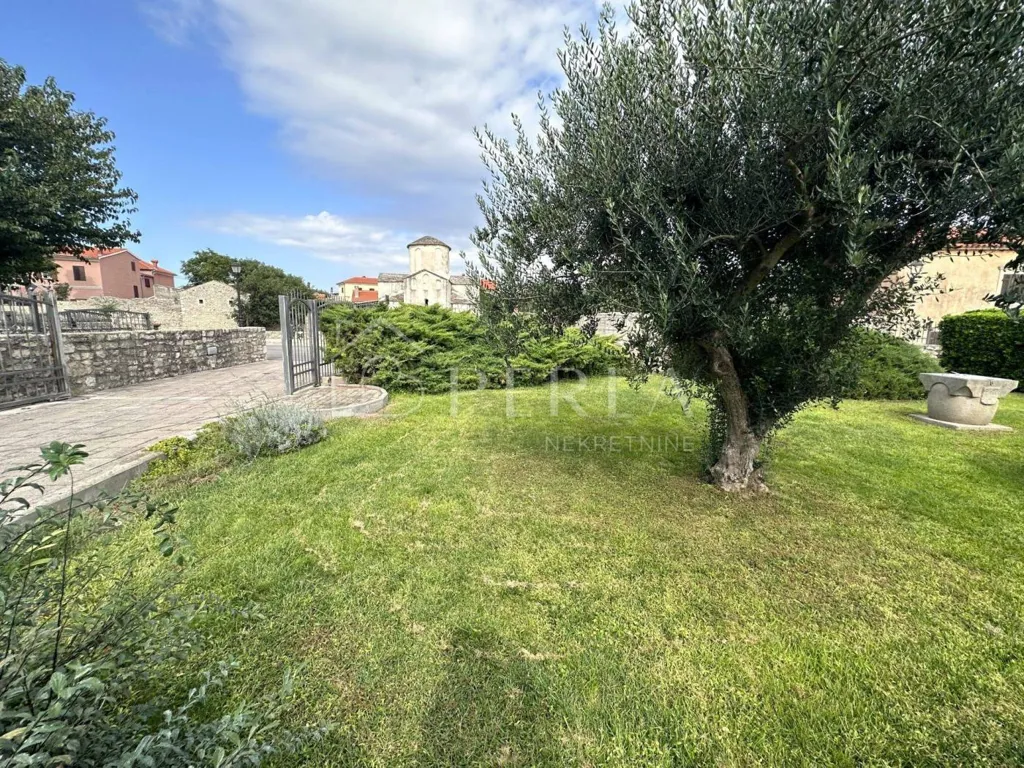 Giardino - Charming Townhouse with Garden in Nin