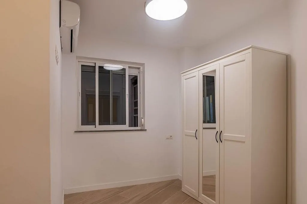 Magamistoad - 3-Bed Flat with Balcony in Ensanche Centro