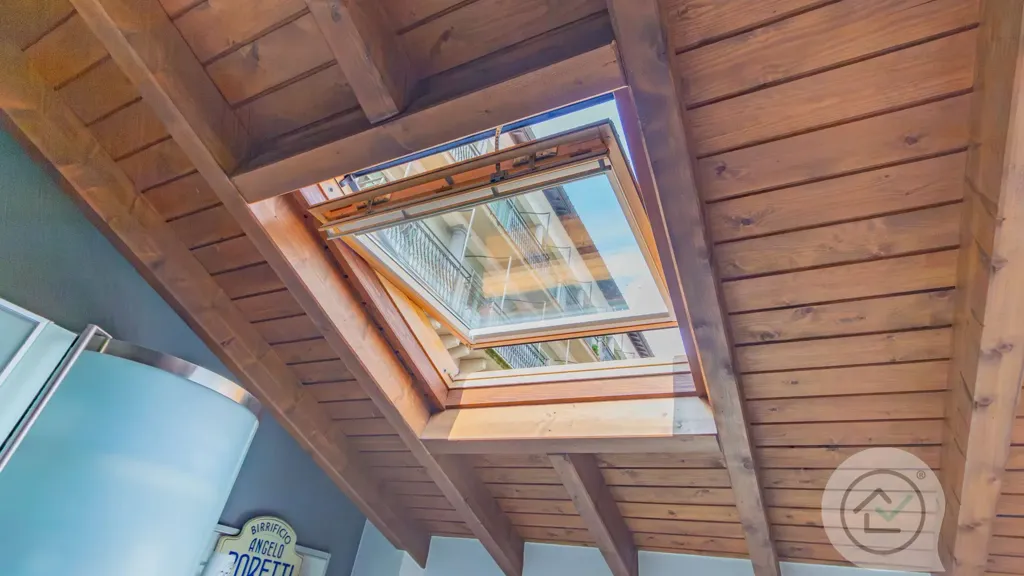 Toad - Mansarded Penthouse with Sky Views in Varese