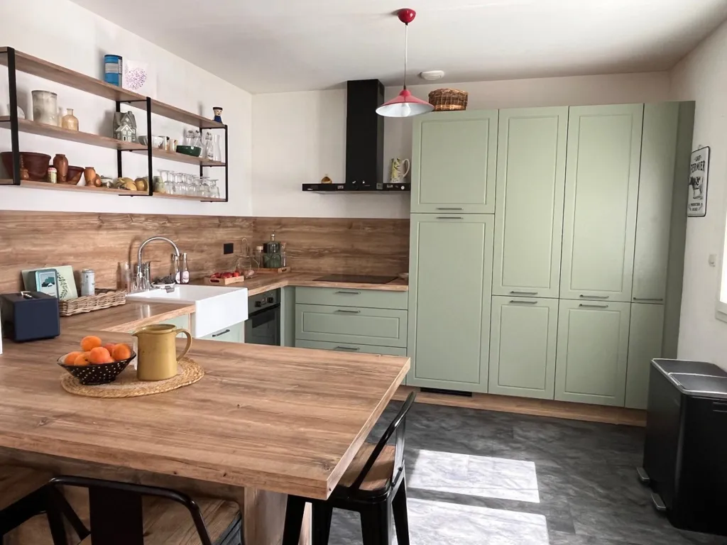 Cuisine - Villa avec Jardin et Parking à Salornay-sur-Guye