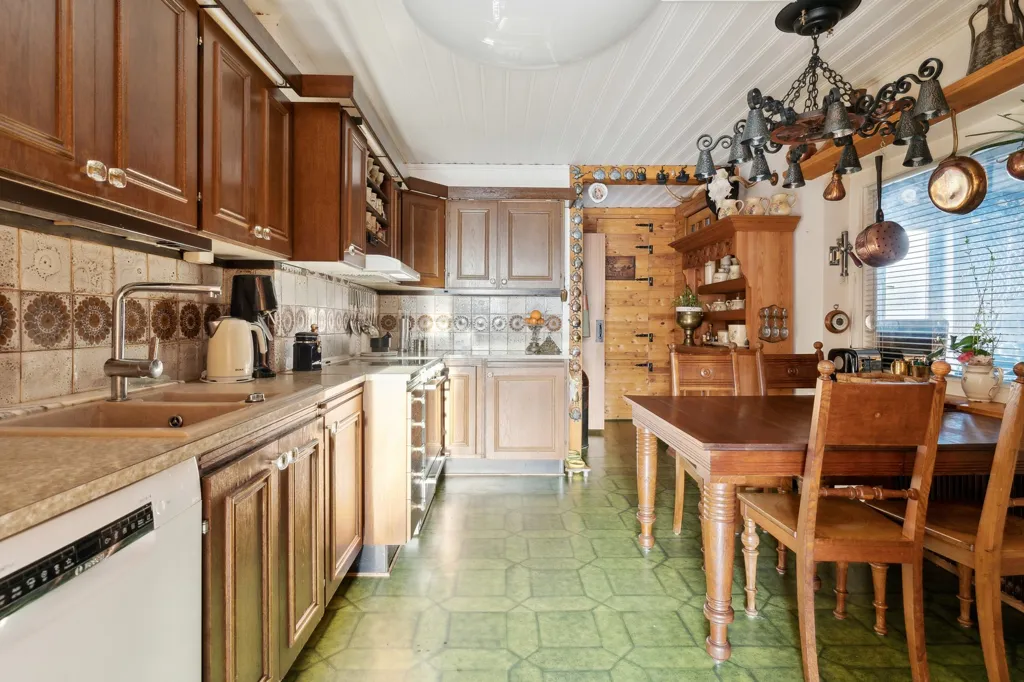Cuisine - Commercial Property with Workshop in Värsjö