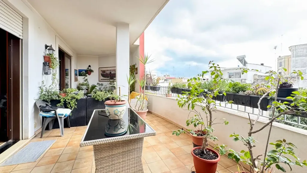 Terrazza - Modern Apartment with Balcony in Trepuzzi