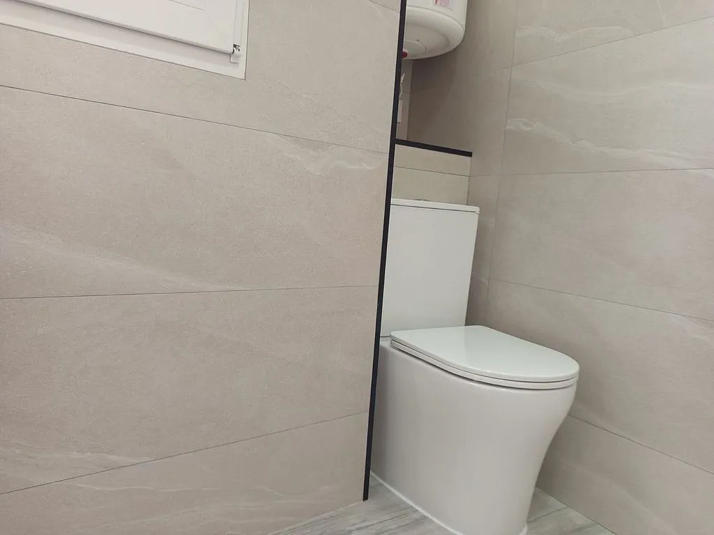 Salles de bain - Modernised 1-Bed Flat with Balcony in Trafalgar