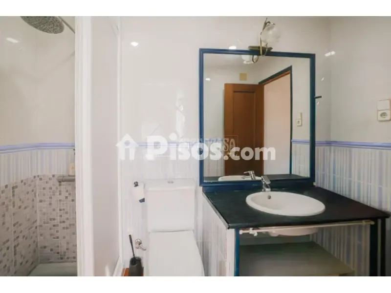 Salles de bain - Spacious Apartment with Balcony in Can Boada, Terrassa