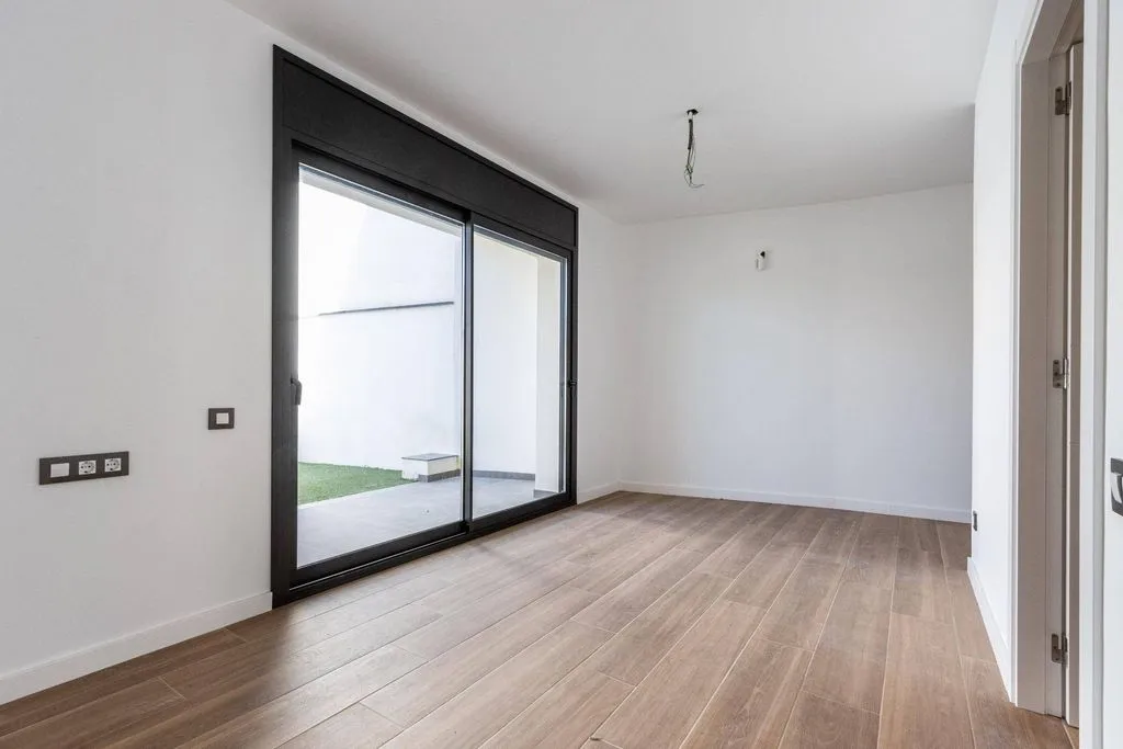 Toad - New Detached House with Terrace in Viladecavalls