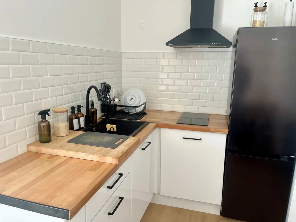 Cuisine - Appartement Rénové avec Balcon Sud-Ouest à Nice