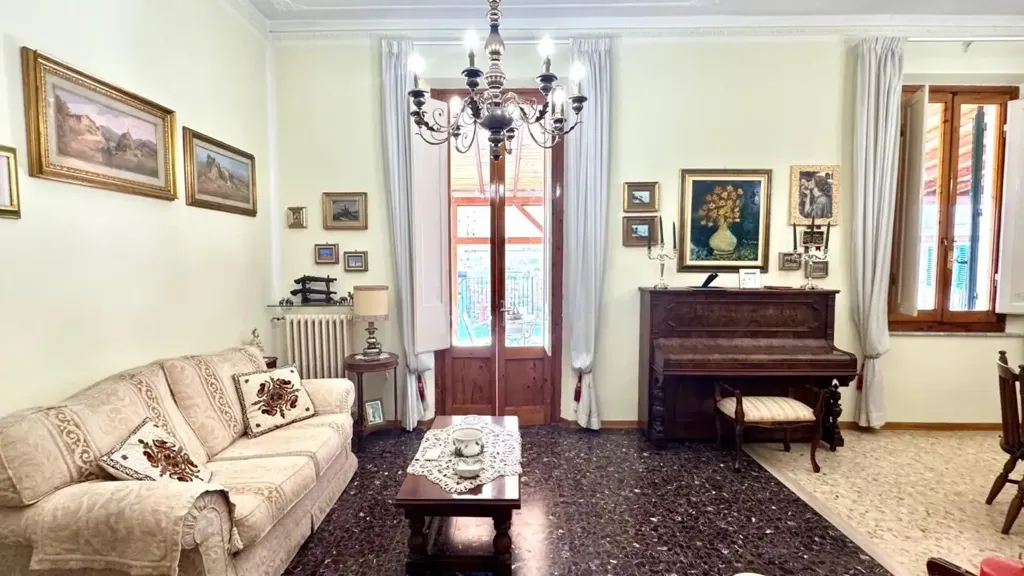 Séjour - Trilocale with Terrace in Central Empoli