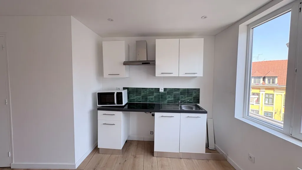 Köök - Refurbished Studio with Balcony in Lille