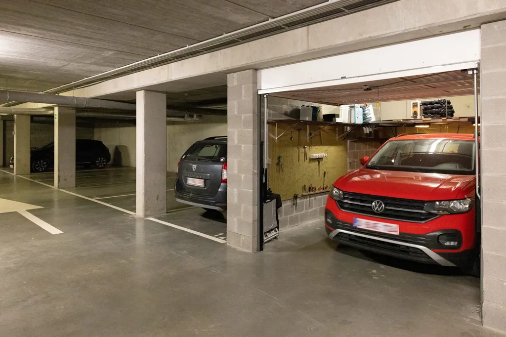 Garage - Duplex Apartment with Rooftop Garden in Antwerp