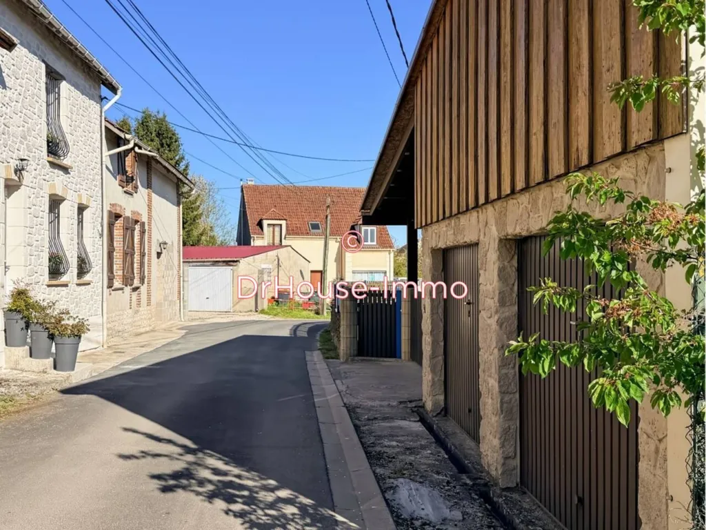 Extérieur - Maison Briarde avec Dépendance et Double Garage à La Chapelle-Saint-Sulpice