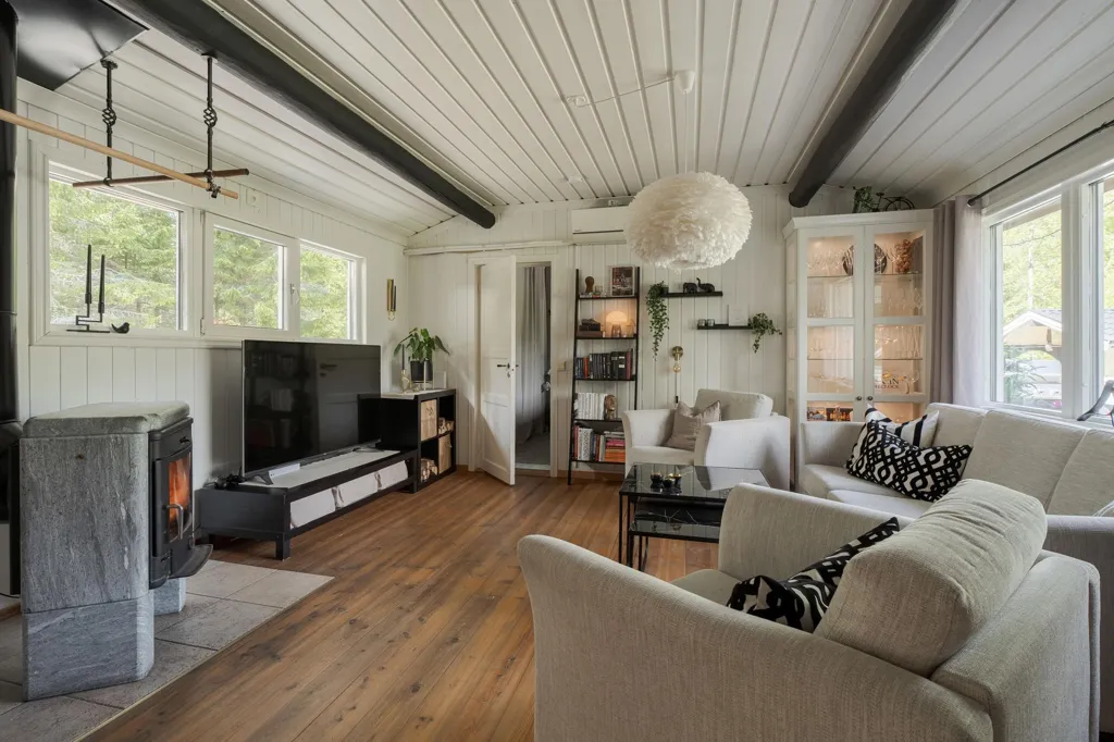 Elutuba - Charming Seafront Home with Open Plan in Tranquil Setting