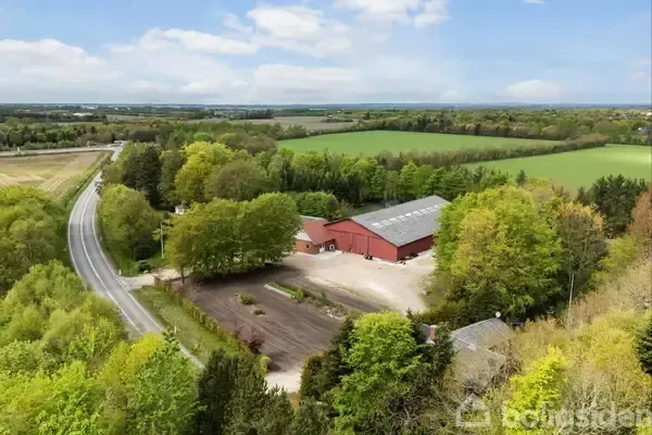 Vue aérienne - Villa with Workshop Potential in Tarm