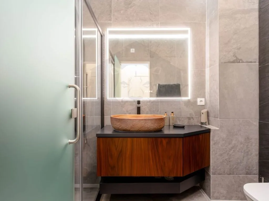 Vannitoad - Luxury Flat with East-West View in Setúbal