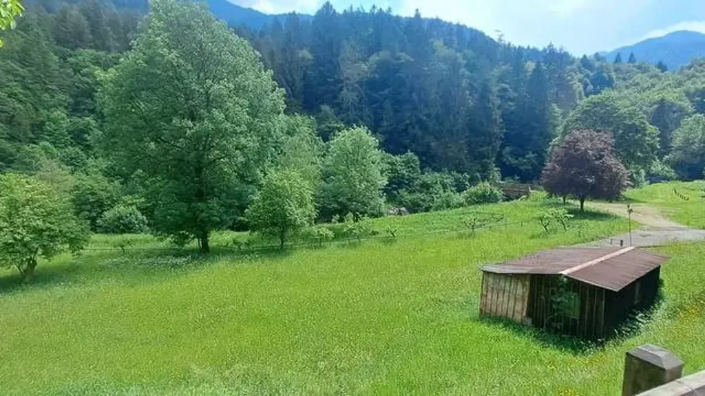 Aed - Rustic Property with Garden in Breguzzo