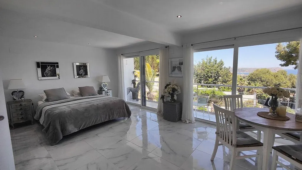 Magamistoad - Chalet with Sea View and Pool in Cap Martí