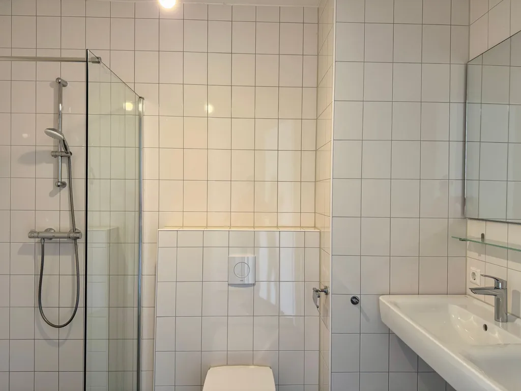 Salles de bain - Modern 3-Bedroom Apartment with Amersfoort View