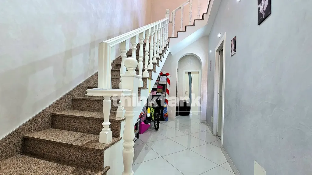 Pièces - Rear-Facing Apartment with Terrace in Avola