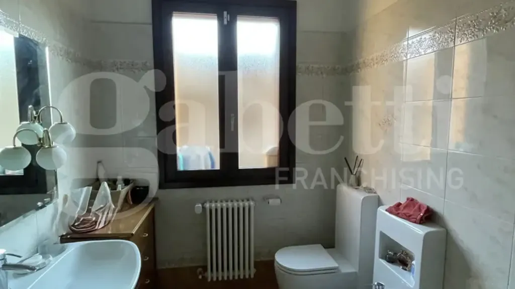 Bathrooms - 8-room house in IT