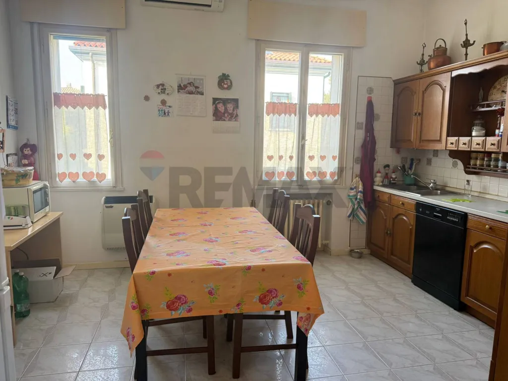 Kitchen - Villa with 1,200m² Garden in Adria