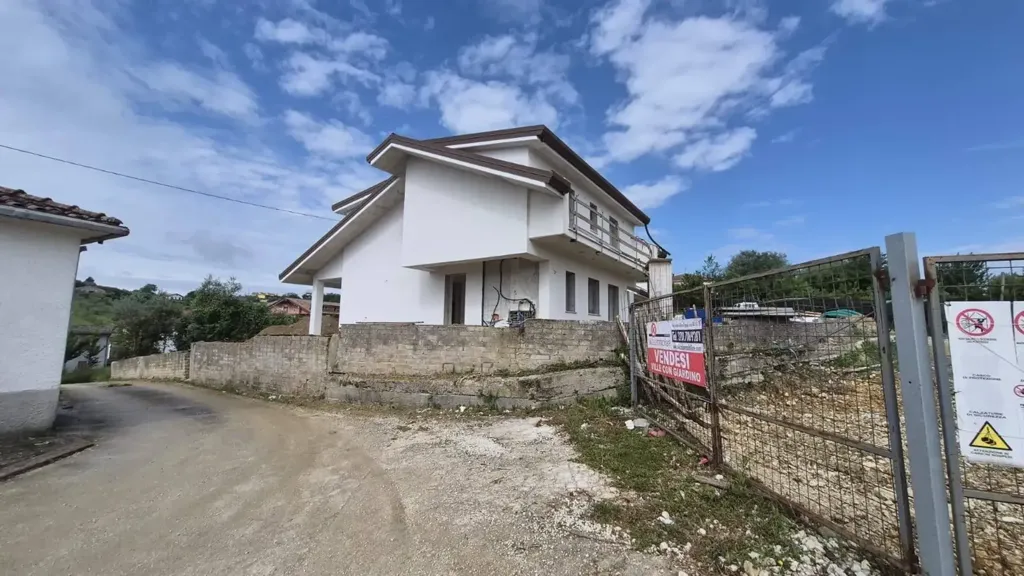 Extérieur - Modern Semi-Detached Villa with Terrace in Torrice