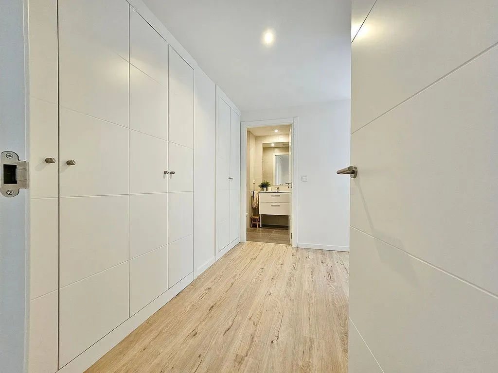 Rooms - Modern Flat with Terrace in Santa Cruz