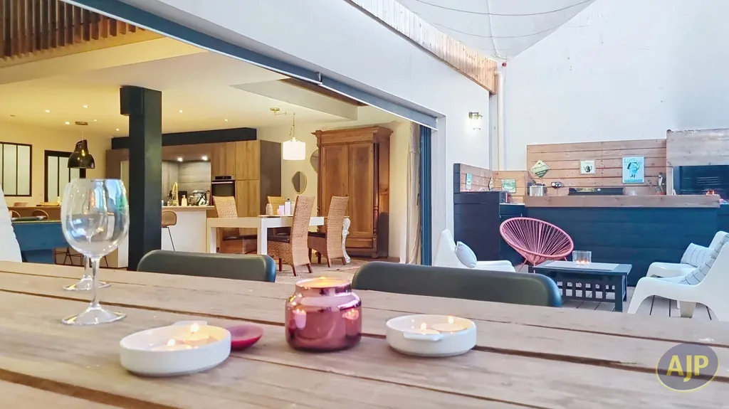 Terrasse - Loft avec Piscine et Garage au Cœur de la Ville