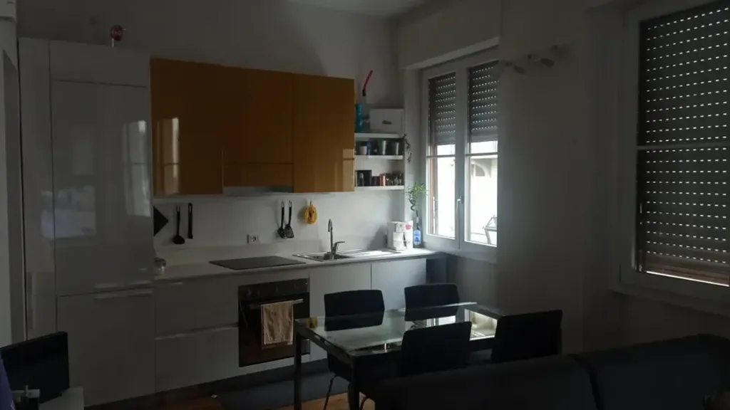 Cuisine - Twin-Occupancy Flat with Double Exposure in Florence