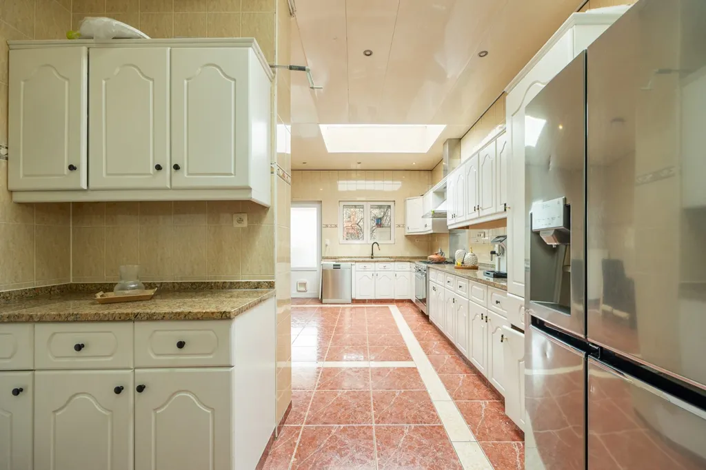 Köök - Spacious House with Garden to Refresh in Nice