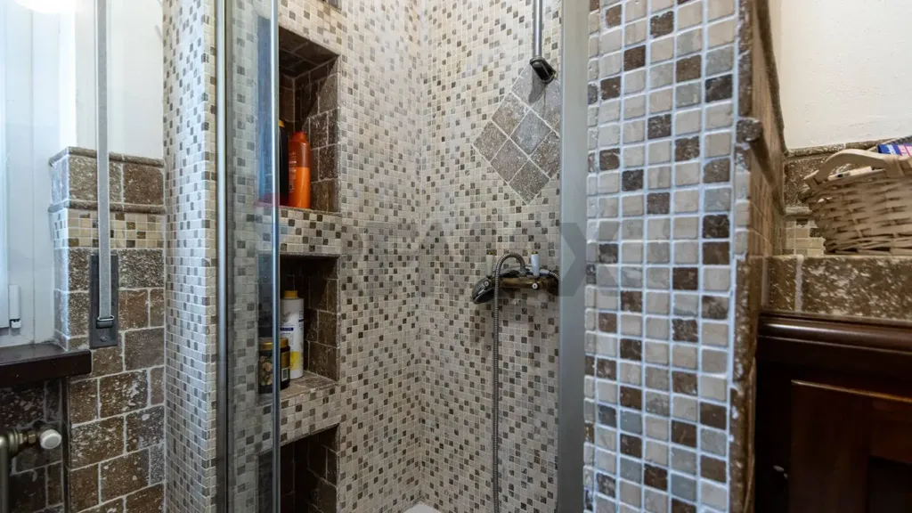 Bathrooms - Apartment with Balcony in Erba Centre
