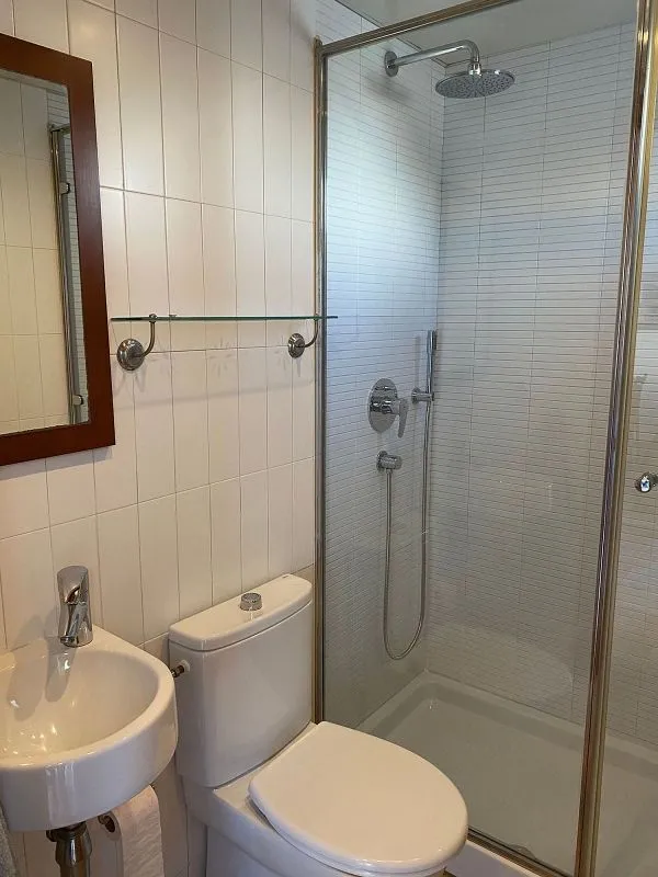 Bathrooms - Semi-detached House with Pool in Macenas